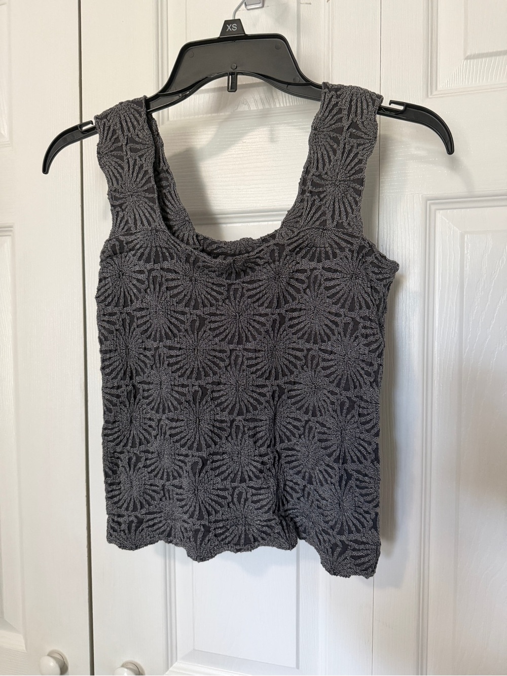 Amazon Gray Textured Stretch Tank Top L/XL Sleeveless Knit Top